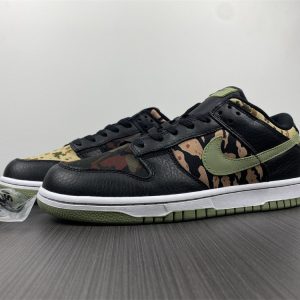 NIKE DUNK LOW SE