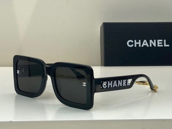 CHANEL glasses