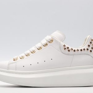 White calf leather lace-up sneaker with gold-finished hammered stud
