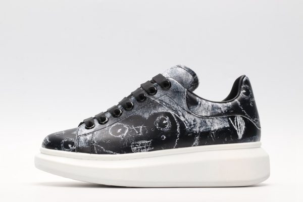 ALEXANDER MCQUEEN black oversized sneakers